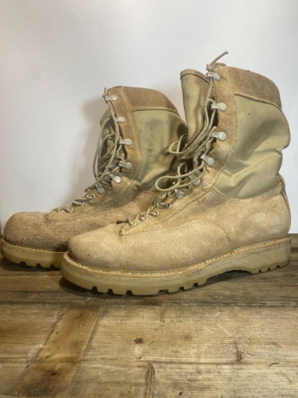 Canadian Military Hot Weather Combat Boots With Vibram Sole Size 285/104 US 10.5